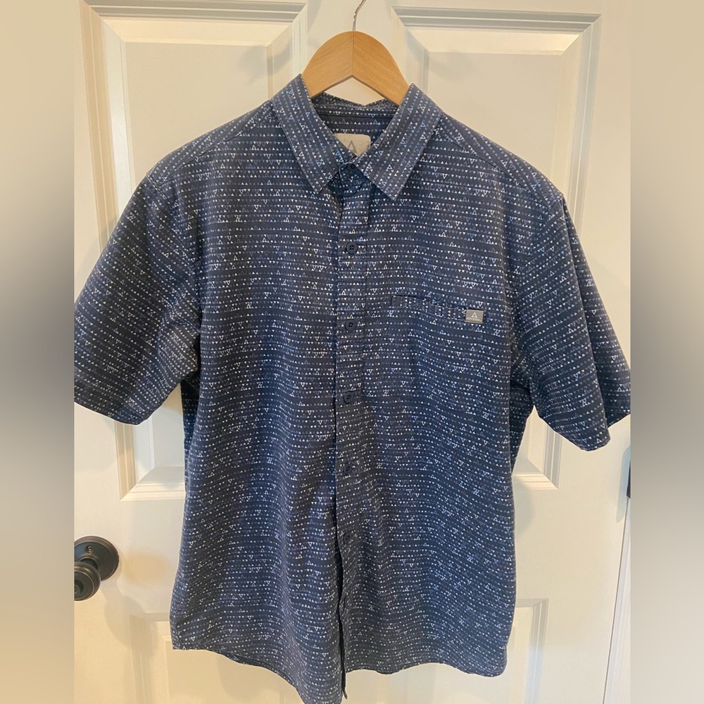 Men’s Ascend Short Sleeve Dress Shirt Size M (EUC)